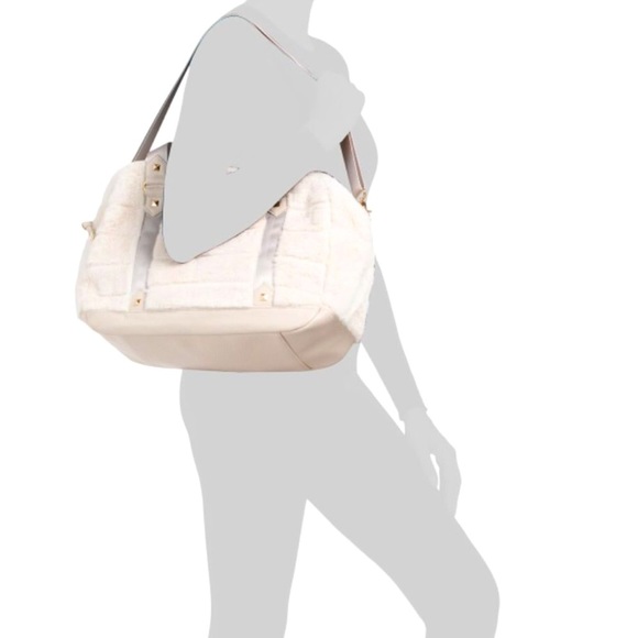 ✨FLASH SALE✨ Cynthia Rowley Cream Faux Fur Tote & Knit Hat Gift Set NWT - Picture 2 of 10